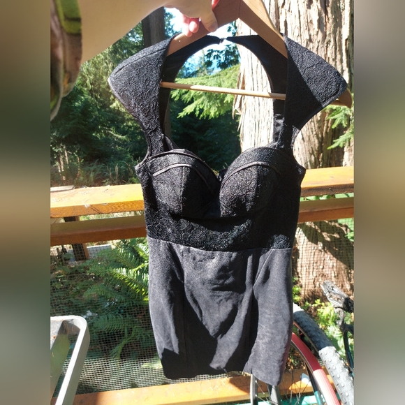 Guess black lace mini dress - Picture 1 of 3